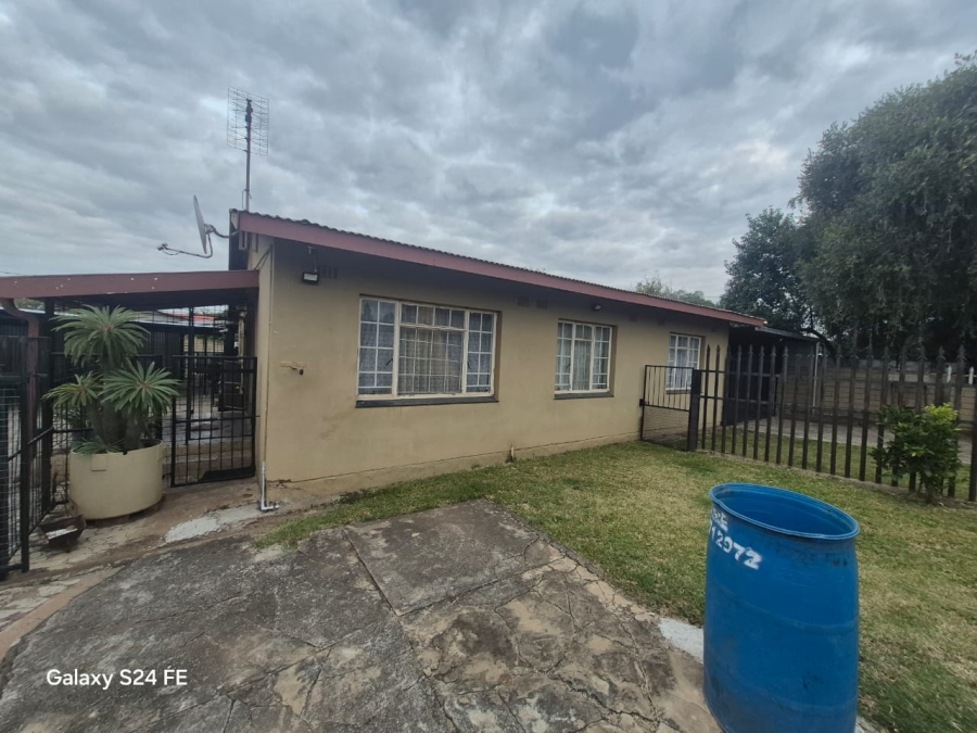 4 Bedroom Property for Sale in Oos Einde North West